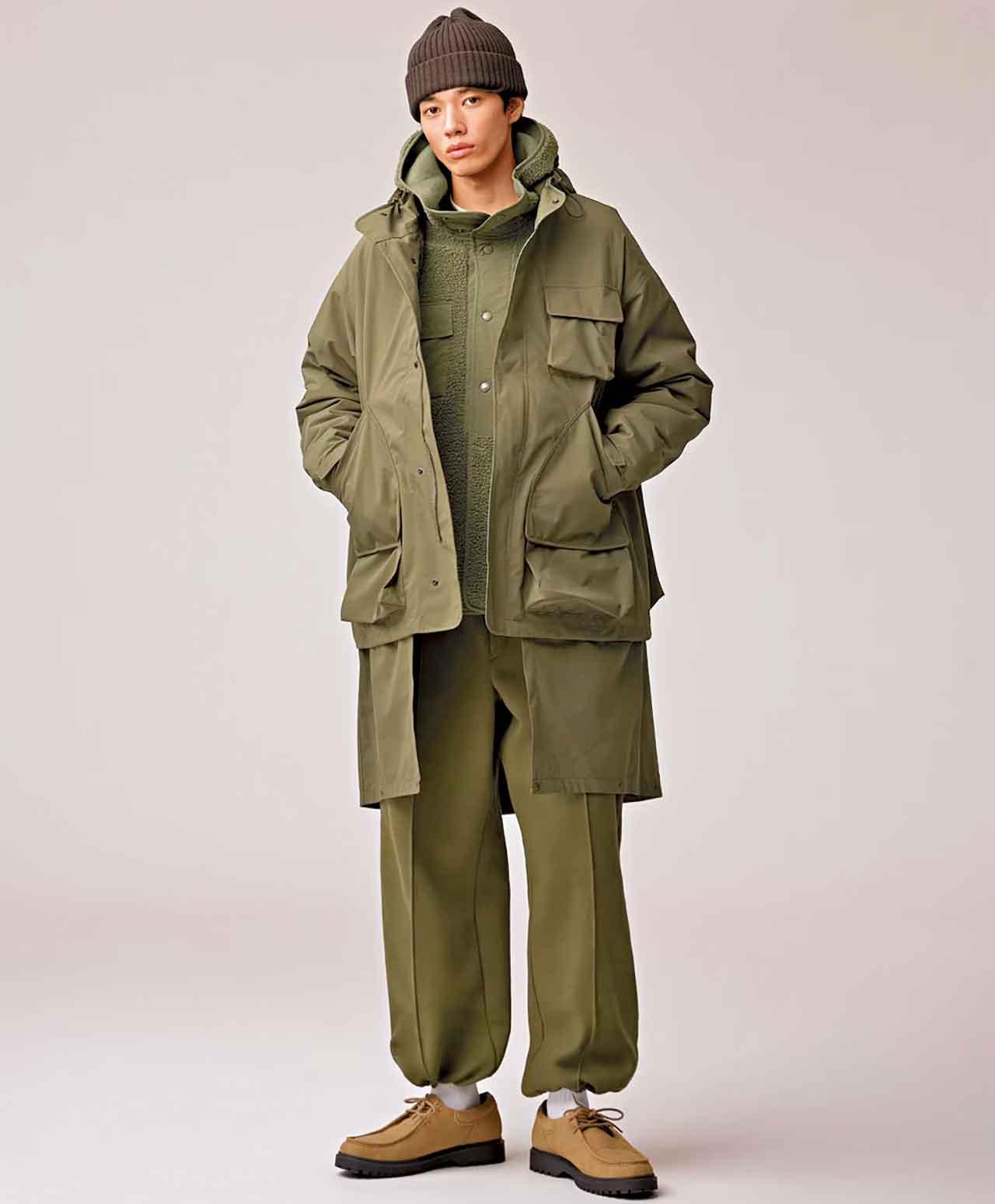 連帽工裝外套,採用細緻三層結構的高機能貼合布料,具備防潑水與防風機能。$699
