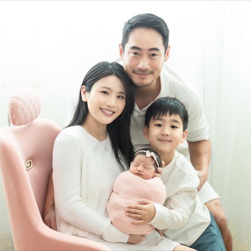 Coffee控制不了情緒,在囝囝面前喊。