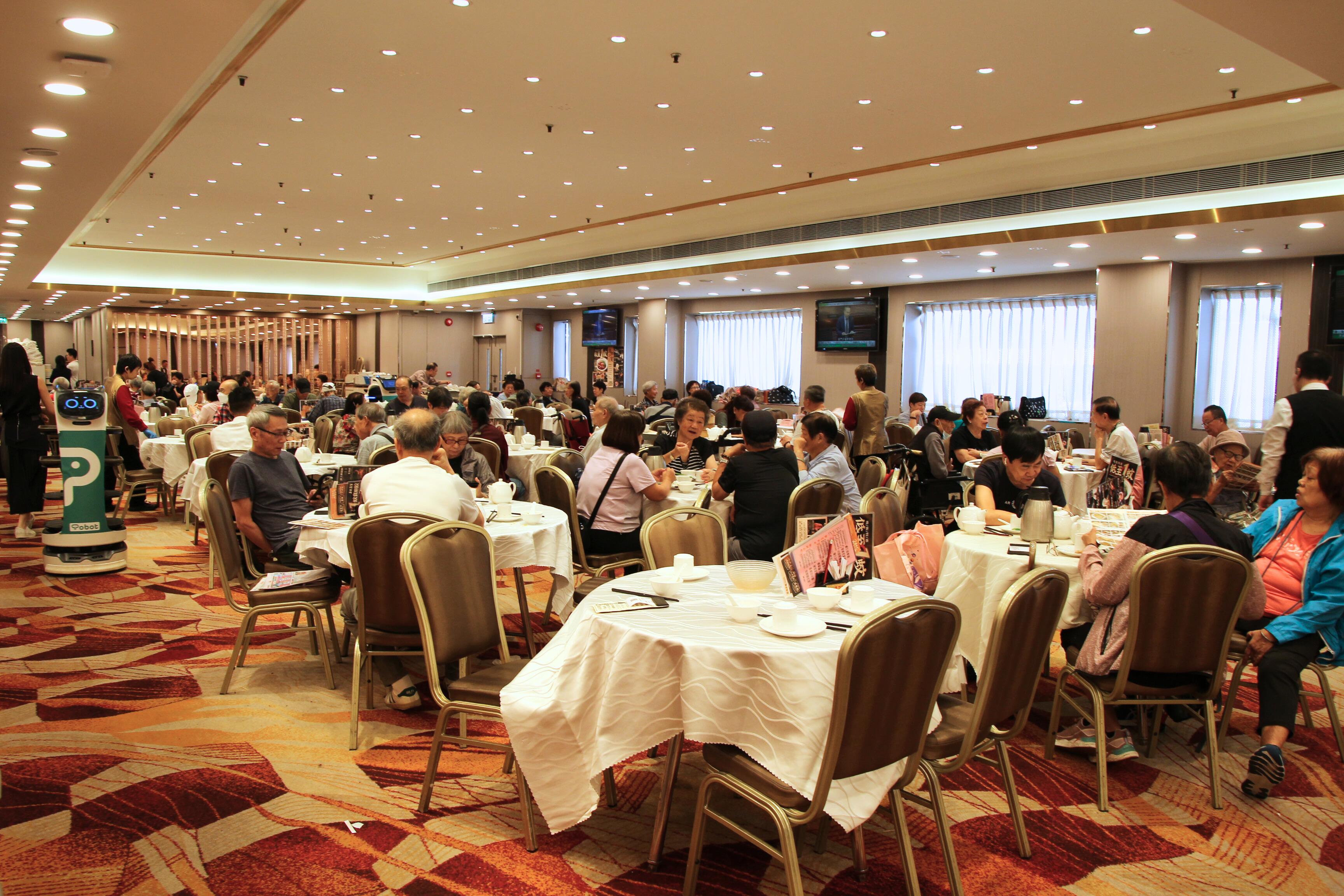 多彩皇宮酒樓自1998年開始在石硤尾扎根。