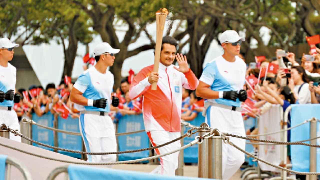 火炬傳遞現場氣氛熱鬧。