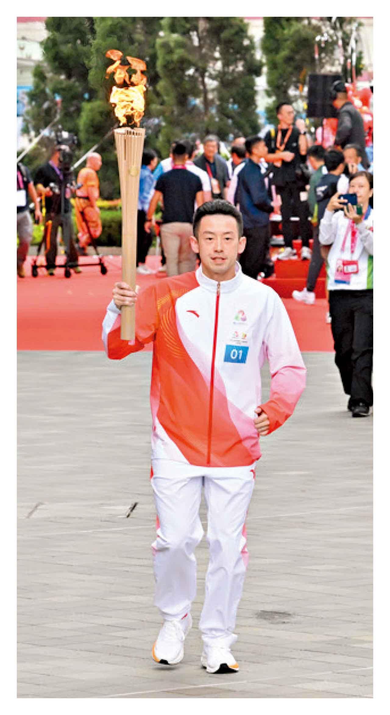 港隊男子乒乓球代表黃鎮廷