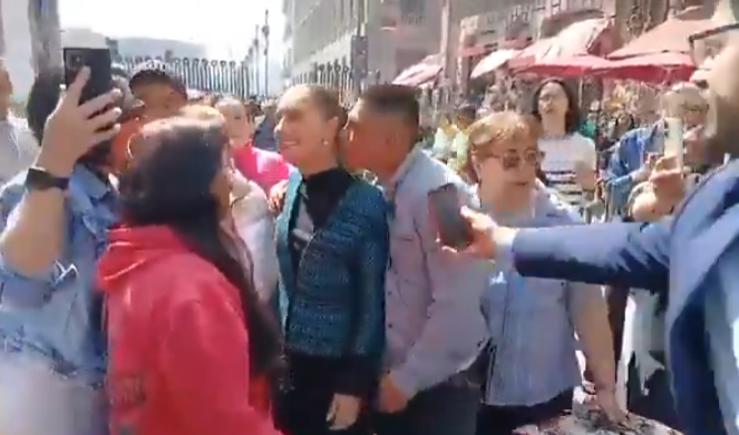 墨西哥女總統當街遭「強吻胸襲」 保安人員疑只顧看手機無及時阻止(有片)