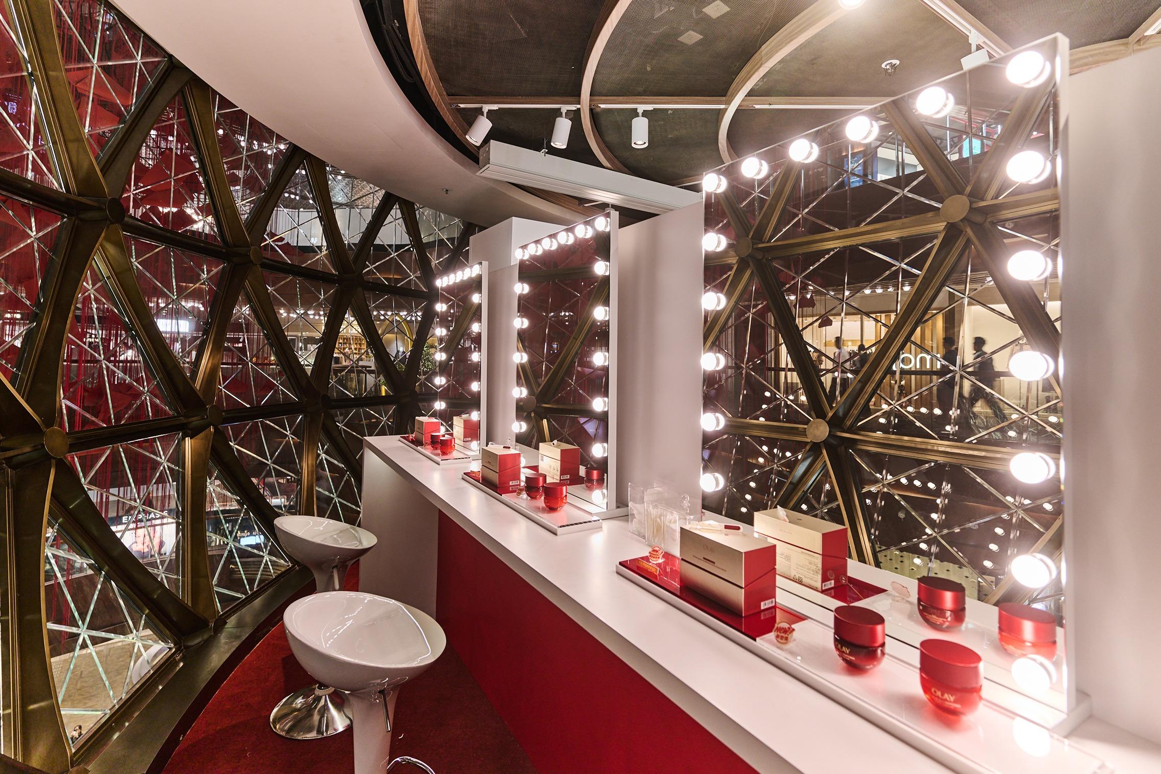 面部提拉護理教學,以傳統養生療法刮痧,促進血液循環及新陳代謝,位置私隱度高。