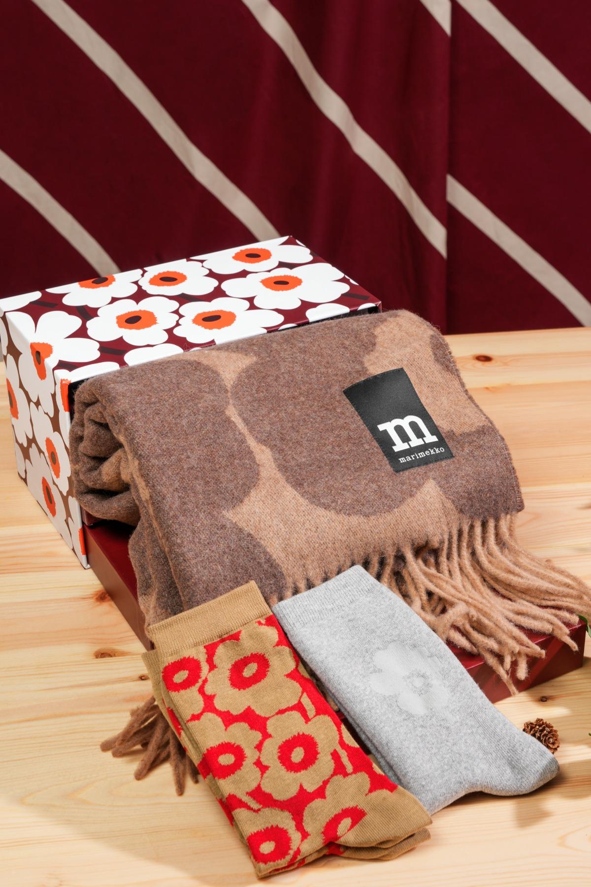 2025 香港獨家節日限定禮盒 (頸巾及襪子套裝) $1,999