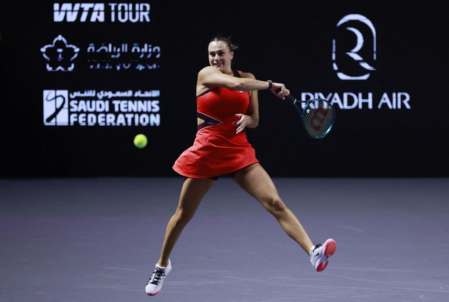 莎巴蘭卡年終賽擊敗碧古拉。(路透社)