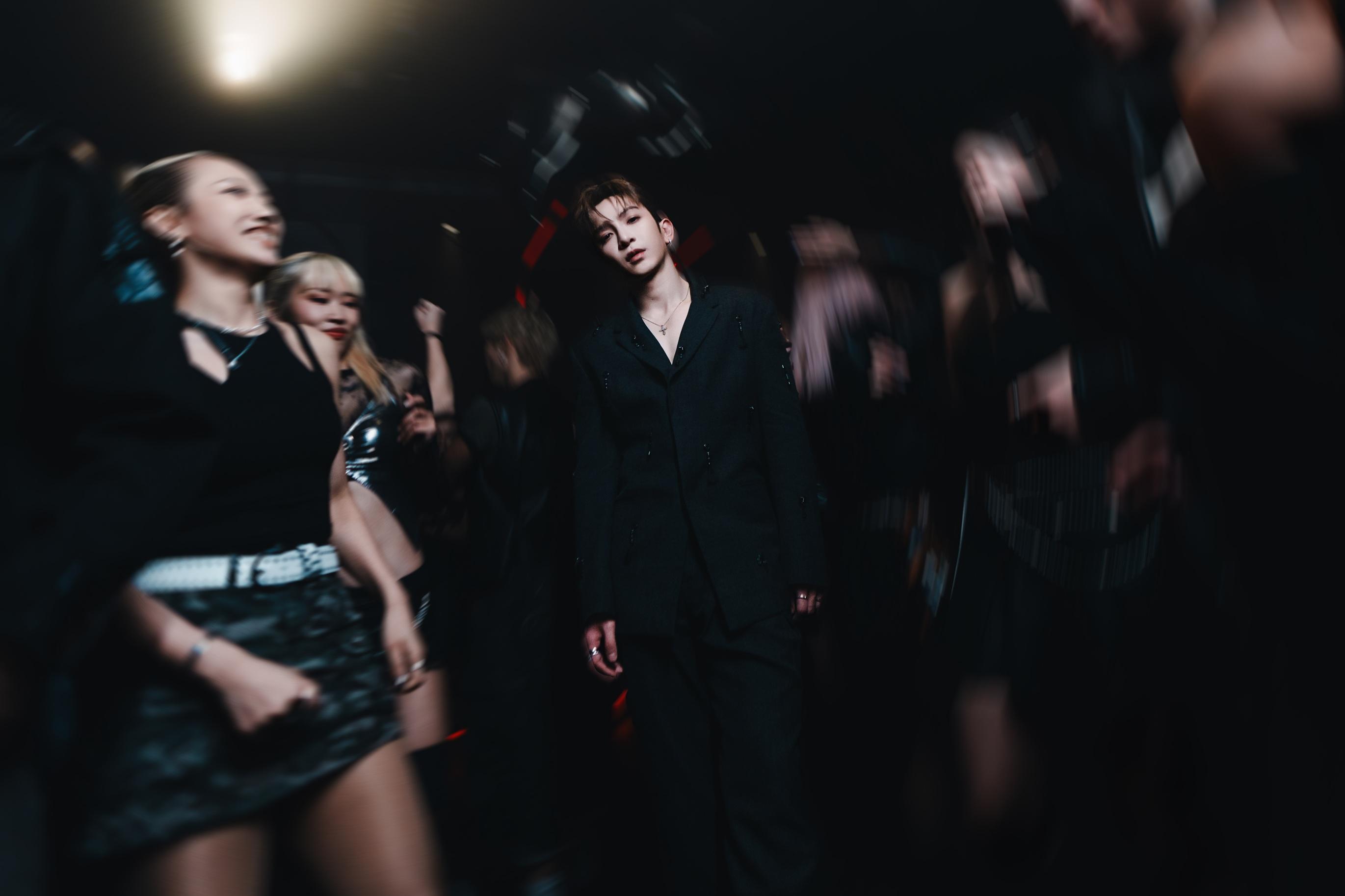 Anson Lo新歌《Gimme Gimme》MV,破紀錄換足11套靚衫。