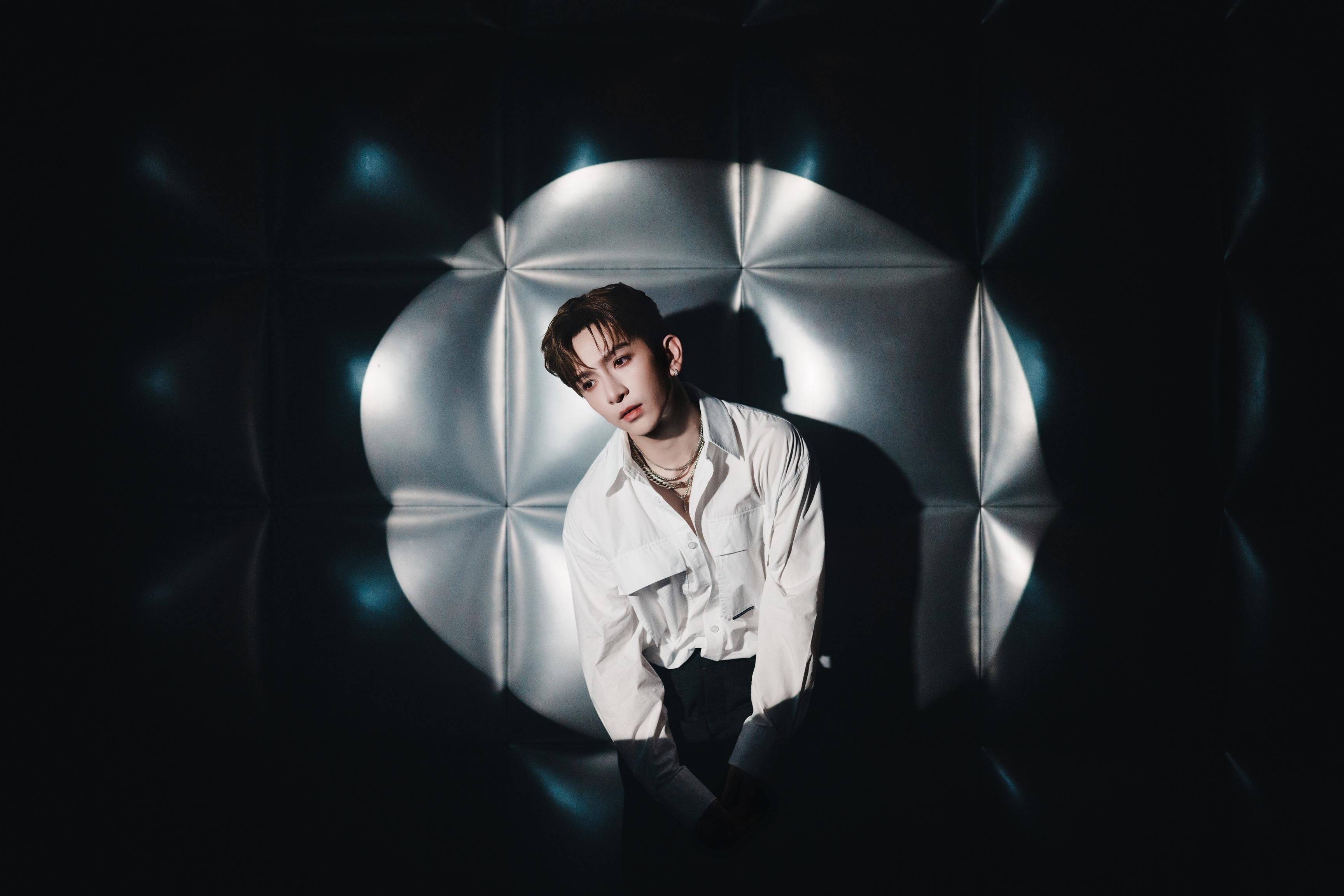 Anson Lo新歌《Gimme Gimme》MV,破紀錄換足11套靚衫。