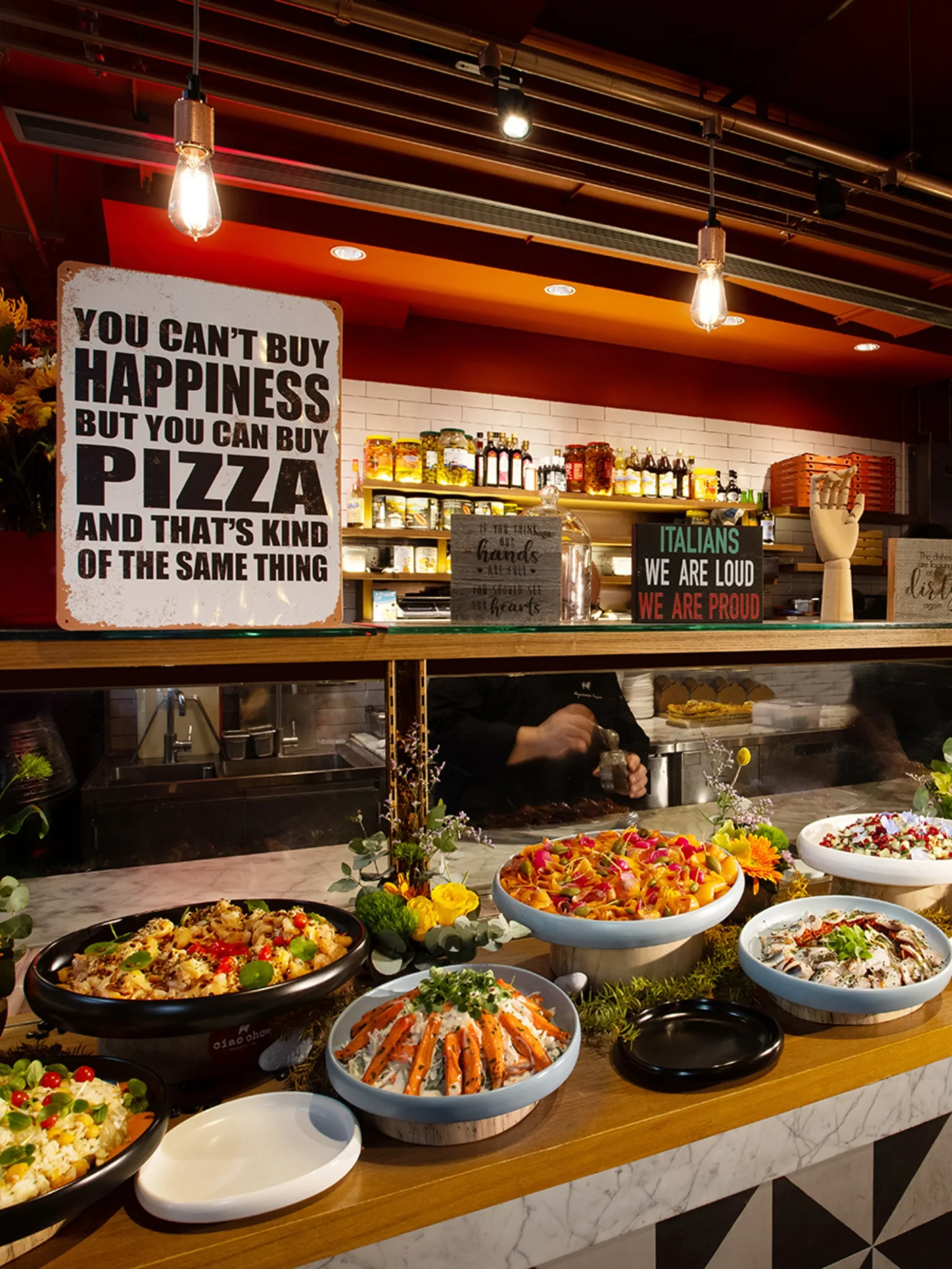 中國香水集團穎通集團與蘭桂坊餐飲概念合作「當酒精遇上酒精」(Where Spirits Collide)跨界合作企劃。