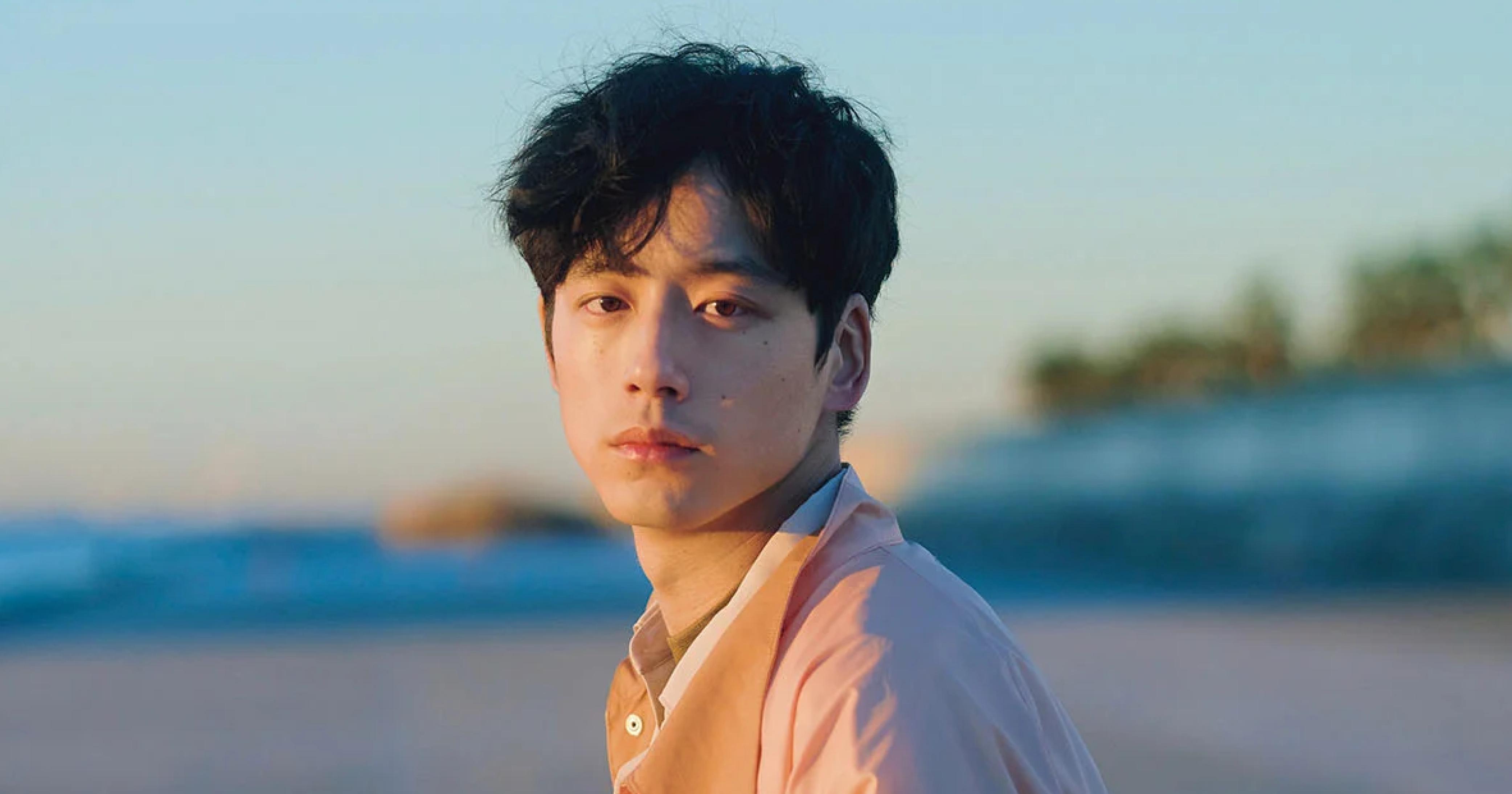 坂口健太郎多年來被封為「鹽顏」男神。