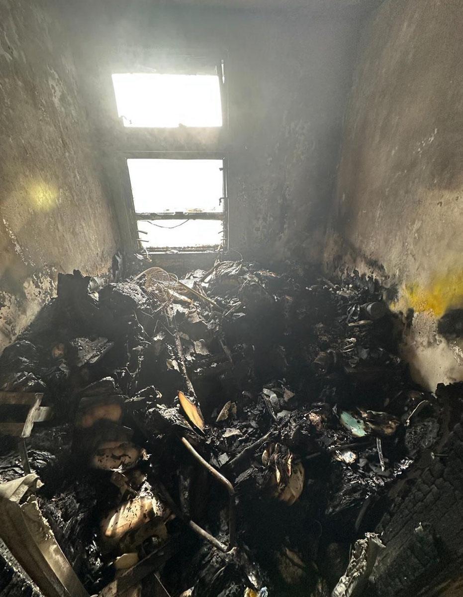 大埔宏福苑五級火發生後,部分單位內部已燒至滿目瘡痍。(網上圖片)