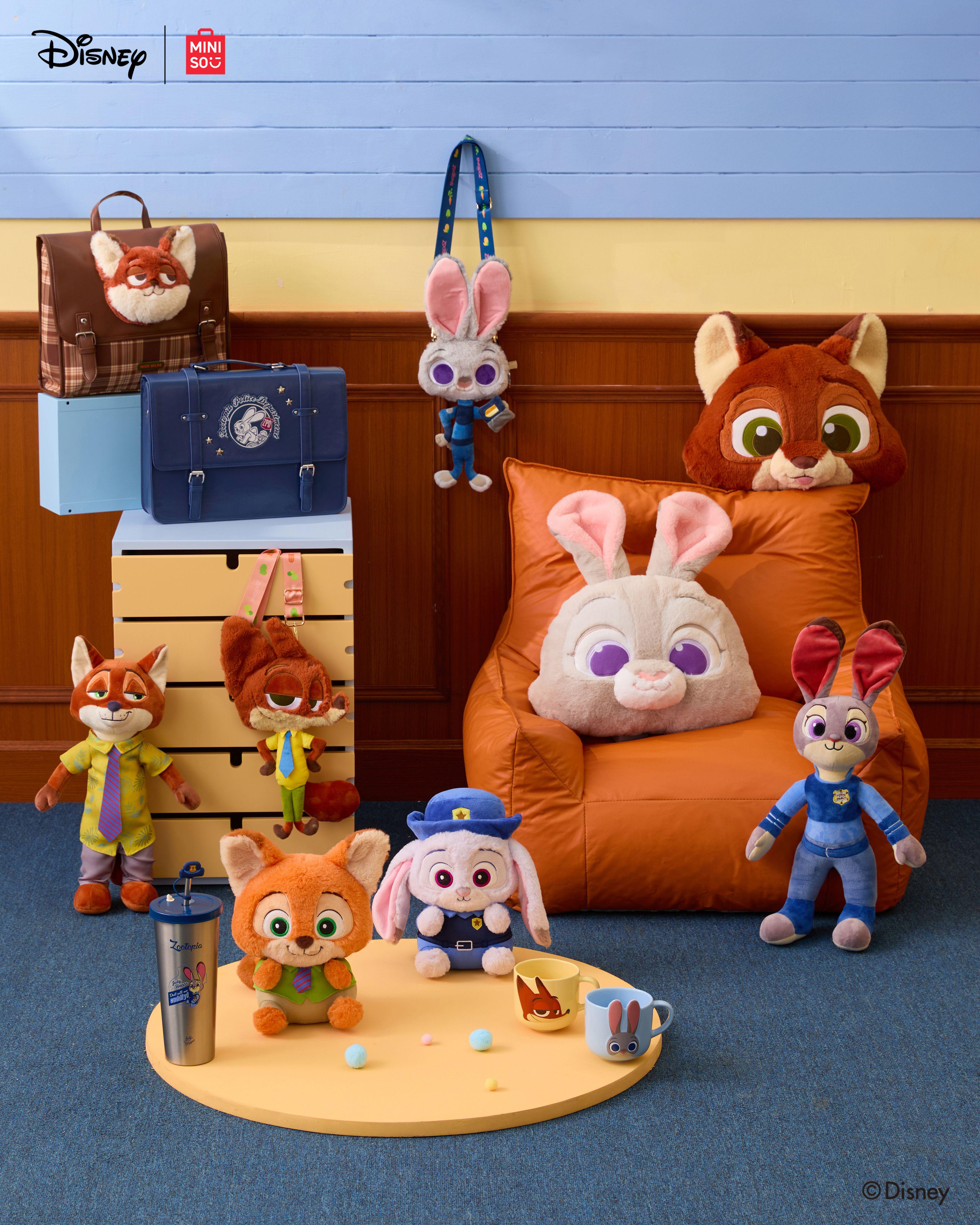 MINISO Zootopia系列產品:集合多款人氣新品及必備單品,包括公仔、盲盒、掛袋、家居用品、寵物用品等,滿足粉絲收藏與實用需求。