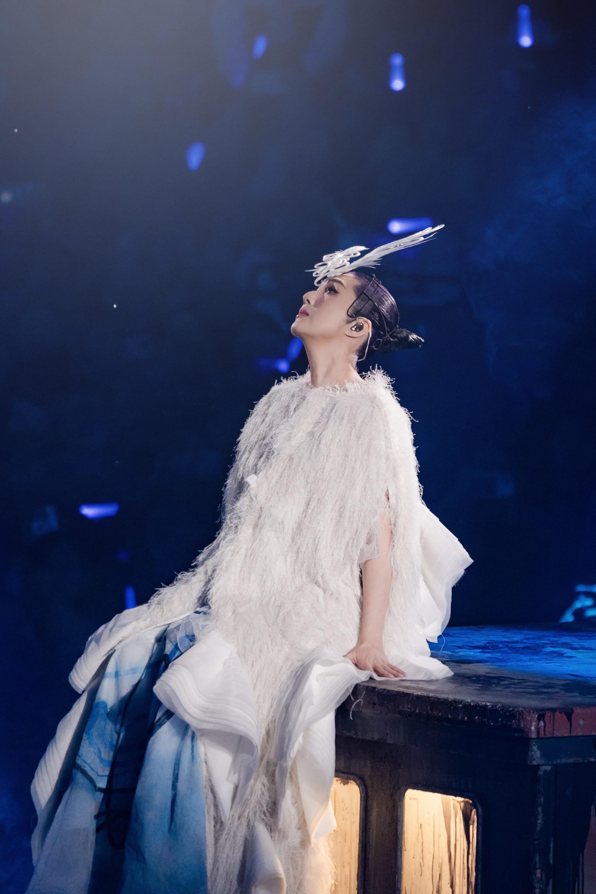 楊千嬅《Live MY LIVE 2025》演唱會頭場。