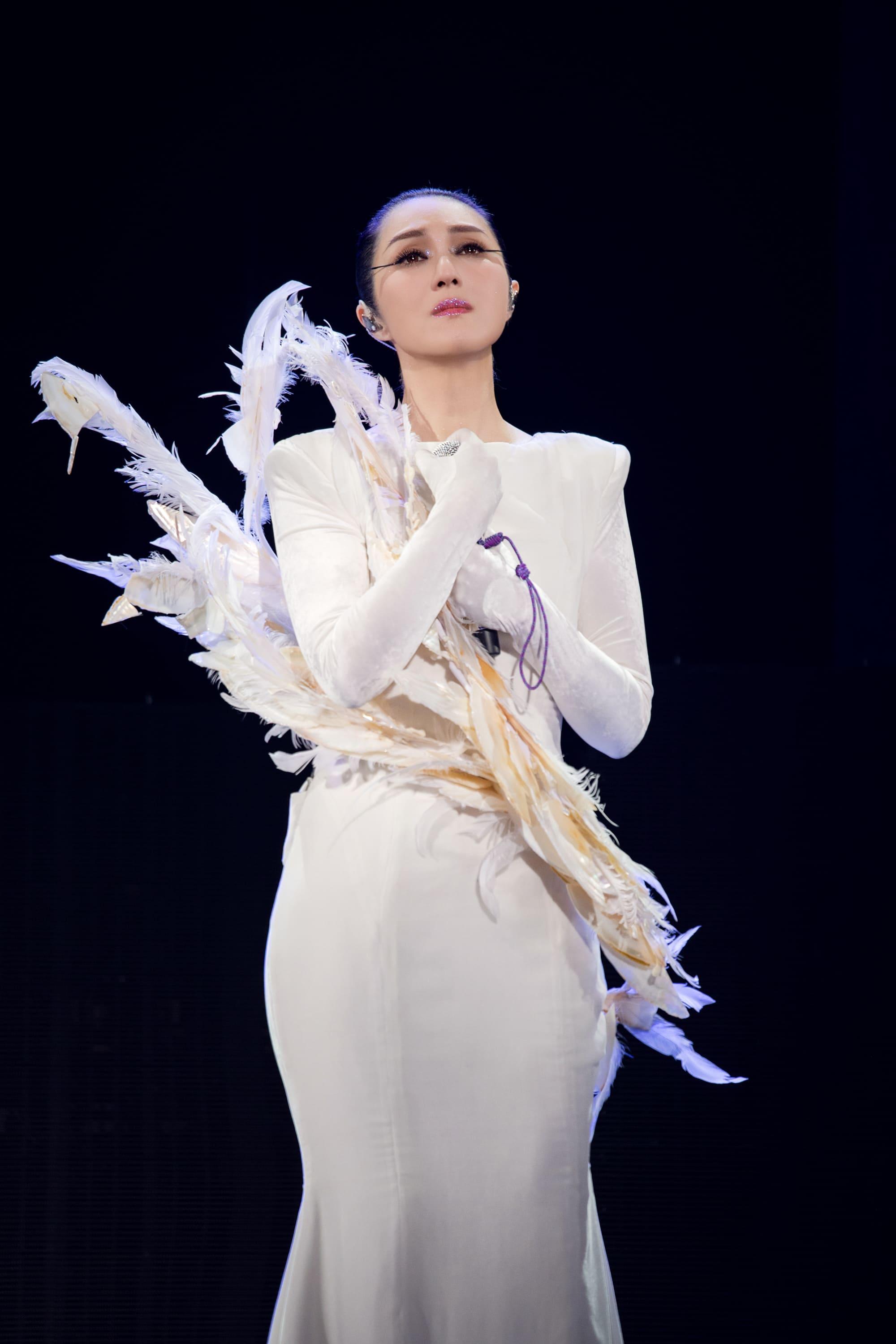 楊千嬅《Live MY LIVE 2025》演唱會頭場。