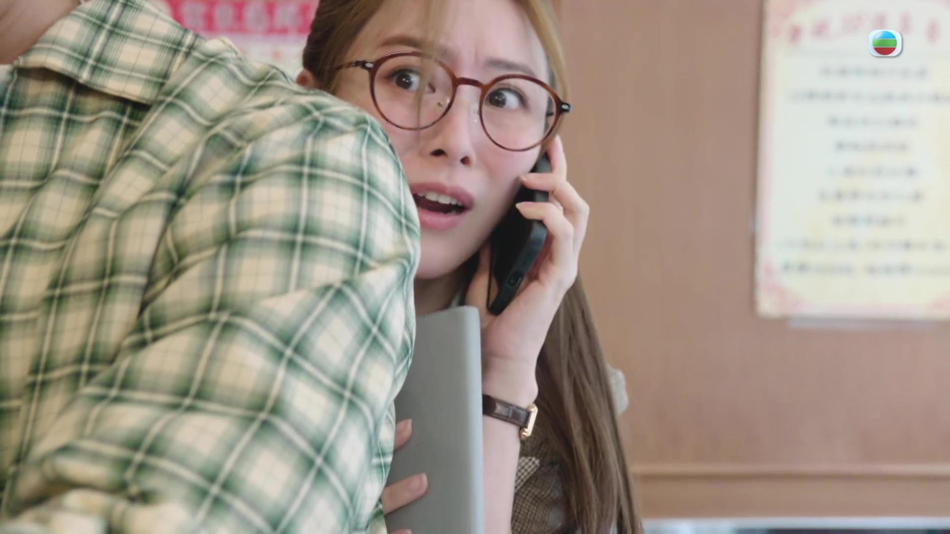 示範驚青表情二。