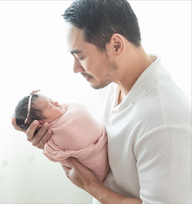 Coffee老公對B女呵護備至。