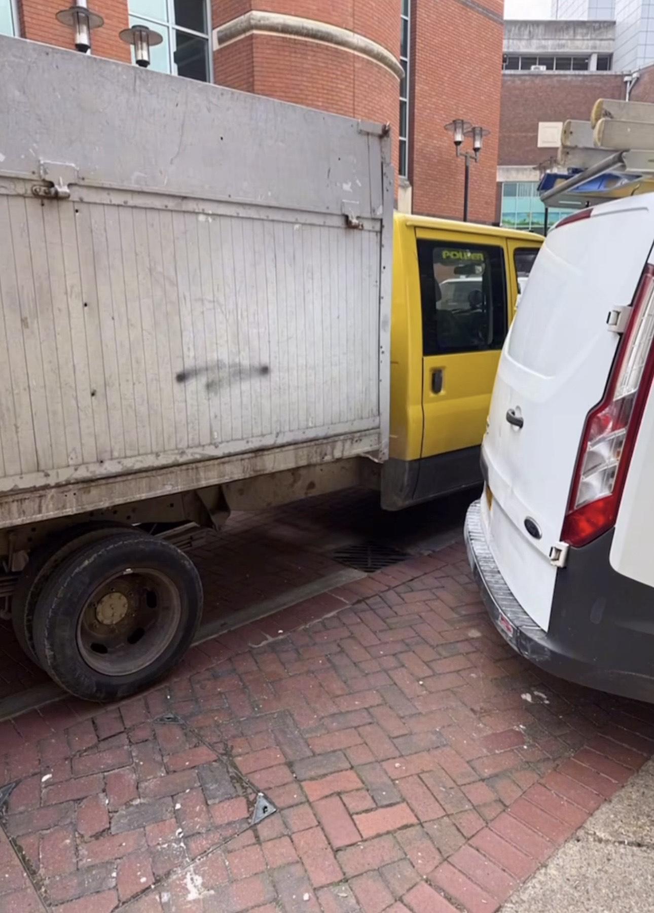 吳日言英國開餐廳 為1,400港元拍片公審業主