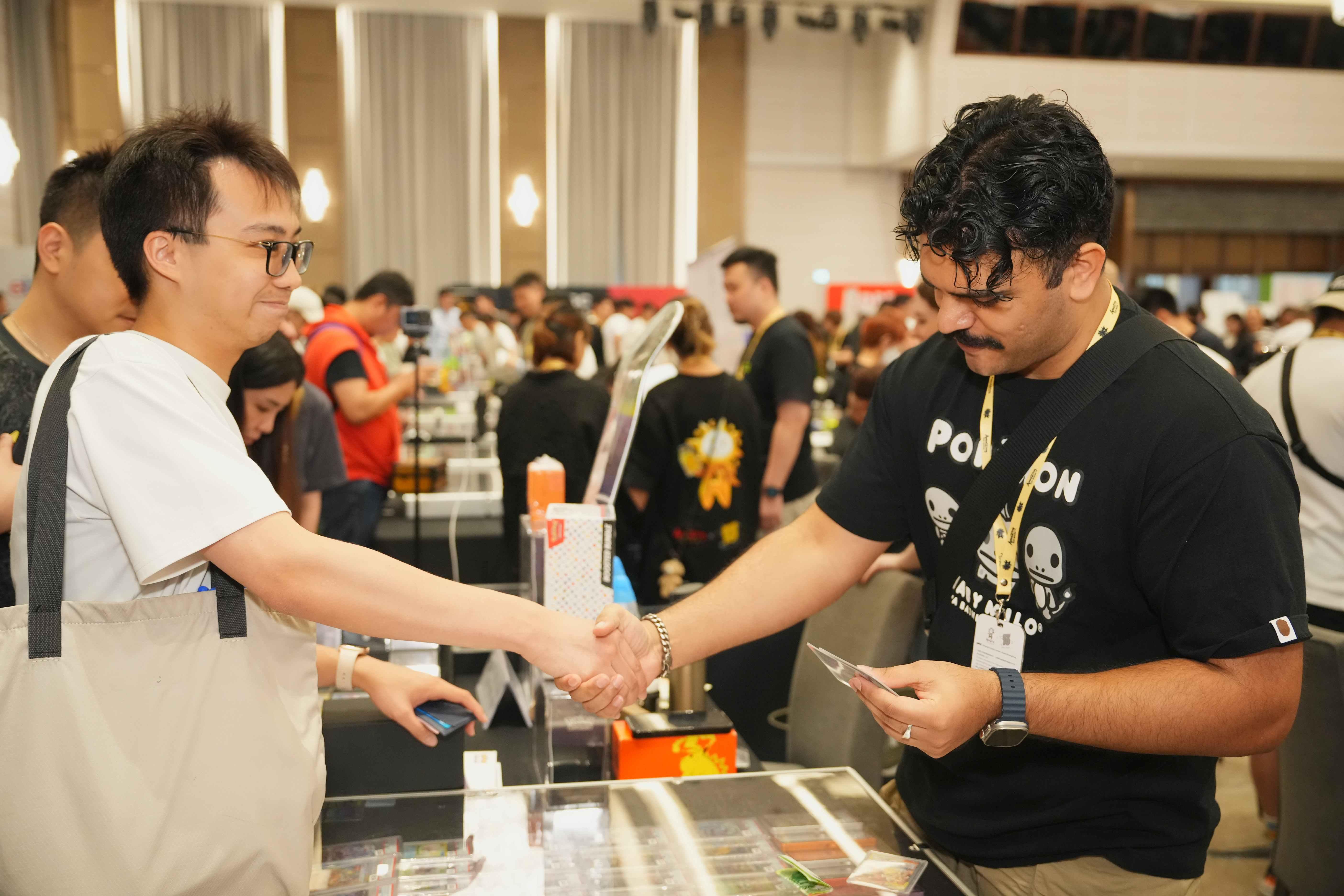 過往的卡牌展吸引大批卡迷入場交流及交易。