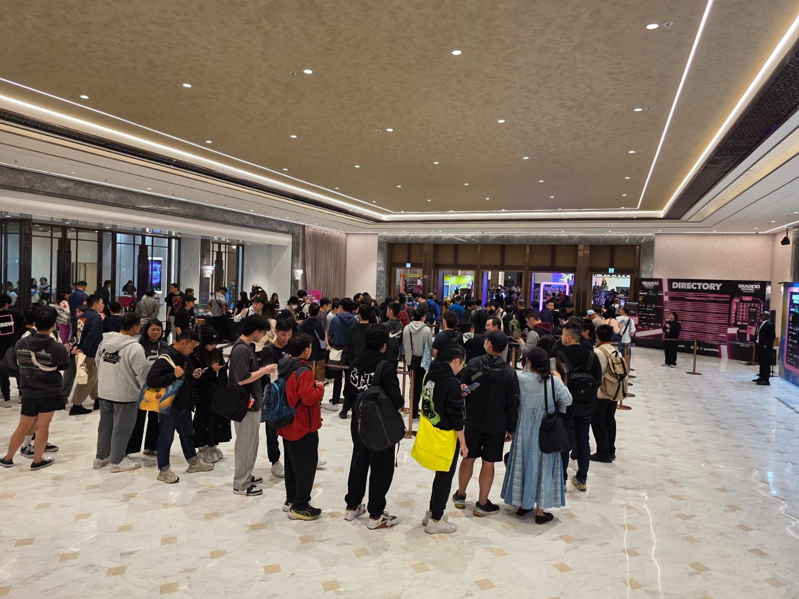 G10藏卡展今日起在灣仔合和酒店舉行,大會預計逾23,000人次入場,早上已陸續有卡迷排隊等候入場。