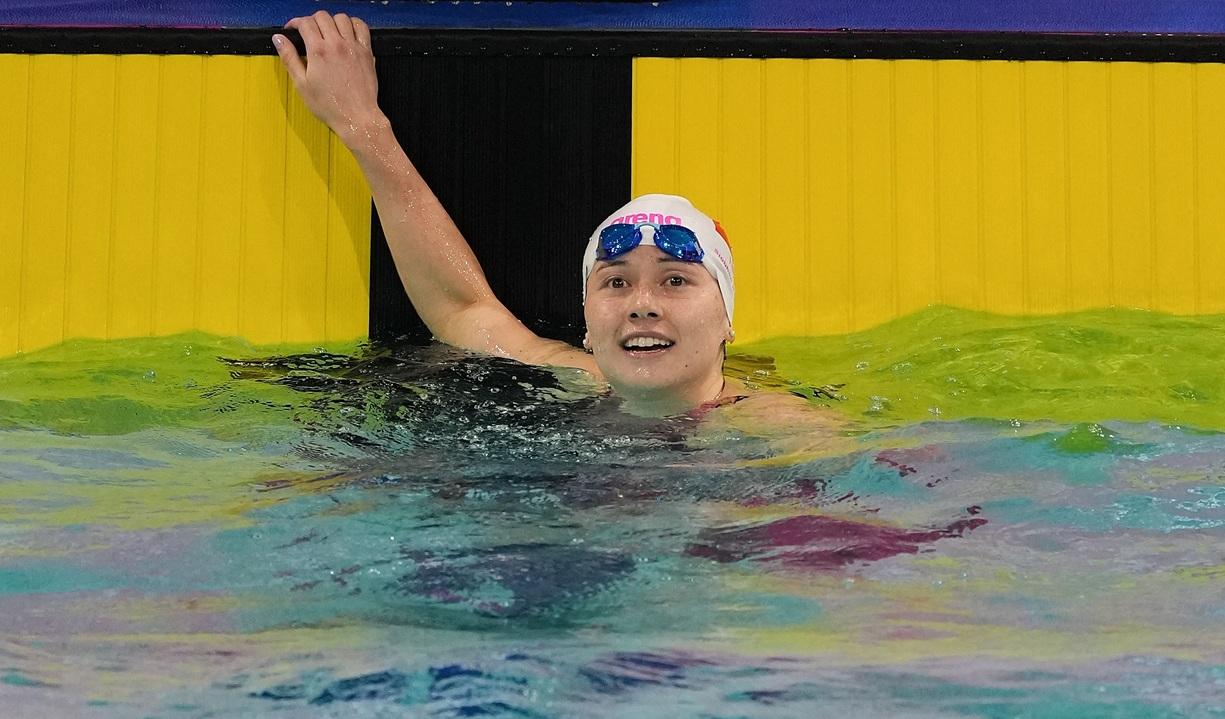 何詩蓓「由頭帶到尾」奪金。