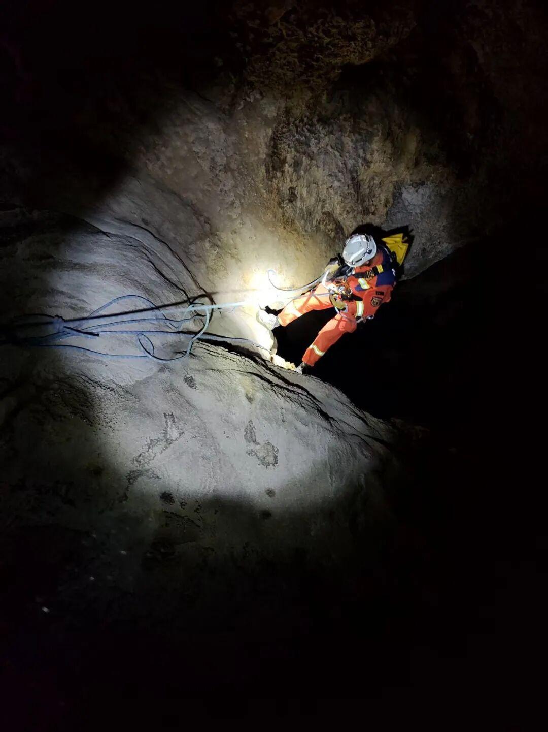 救援人員需要大量人力物力拯救失蹤人士。