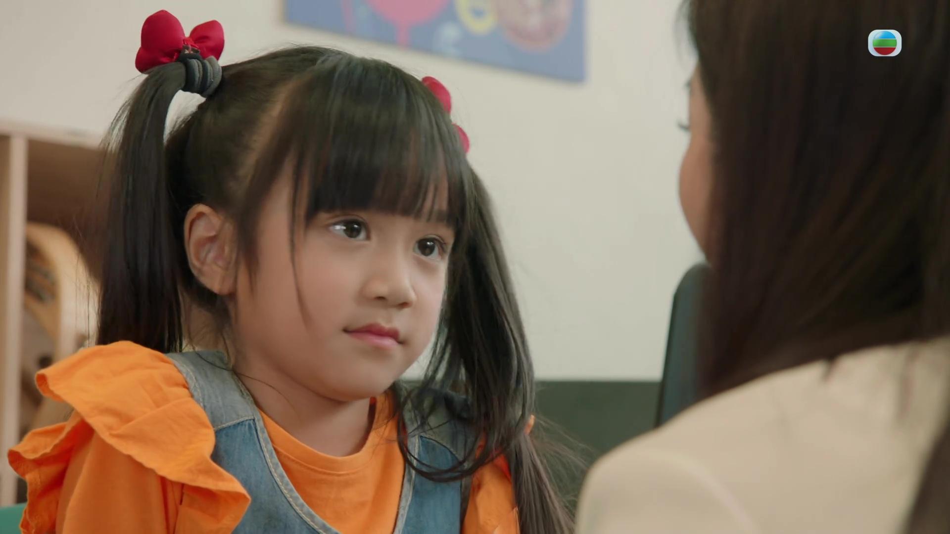 何依婷與小演員竹竹有不少對手戲。