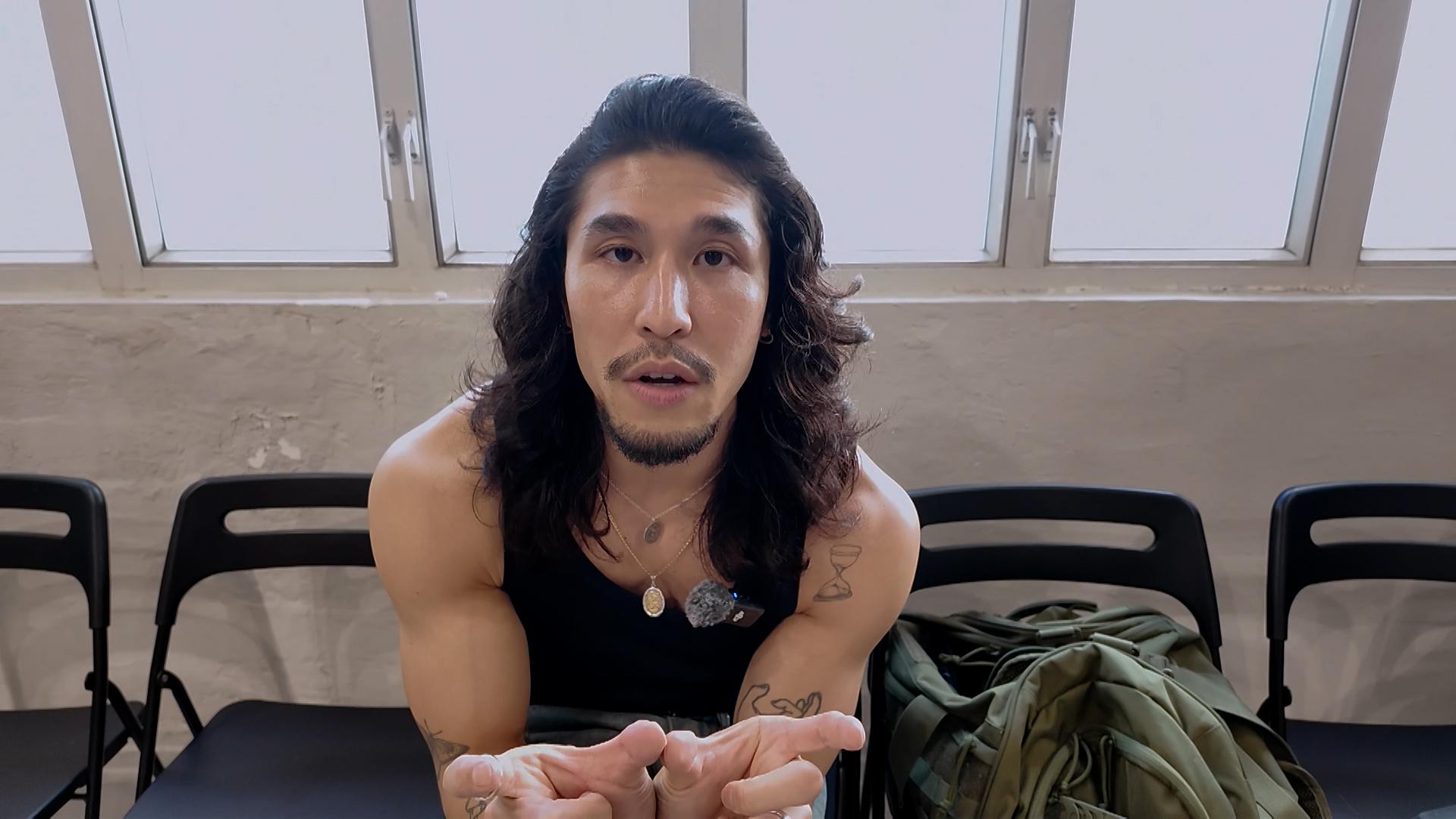 32號畢佬因為居住問題,經常香港、日本兩邊走,缺席了不少排練的日子。