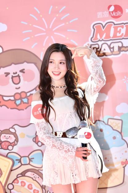 Candy透露COLLAR準備推出新團歌。