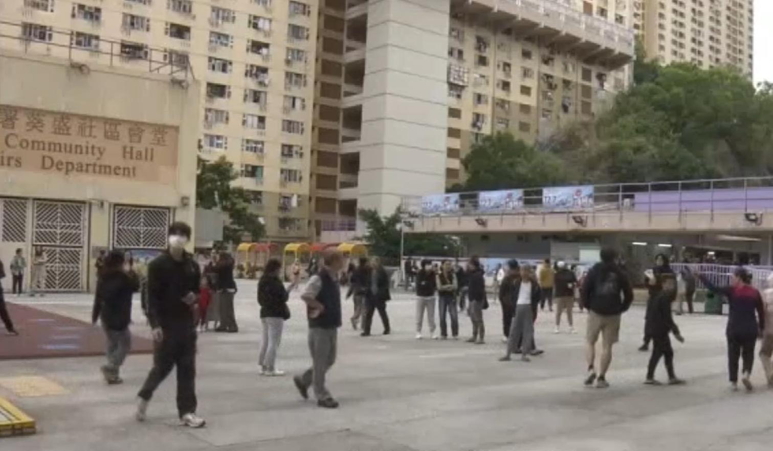 葵盛西邨發生火警。(now新聞截圖)