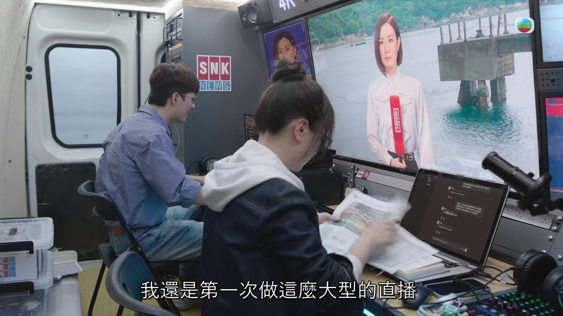 結果一場緊湊嘅AI VS真人大戰就展開咗。