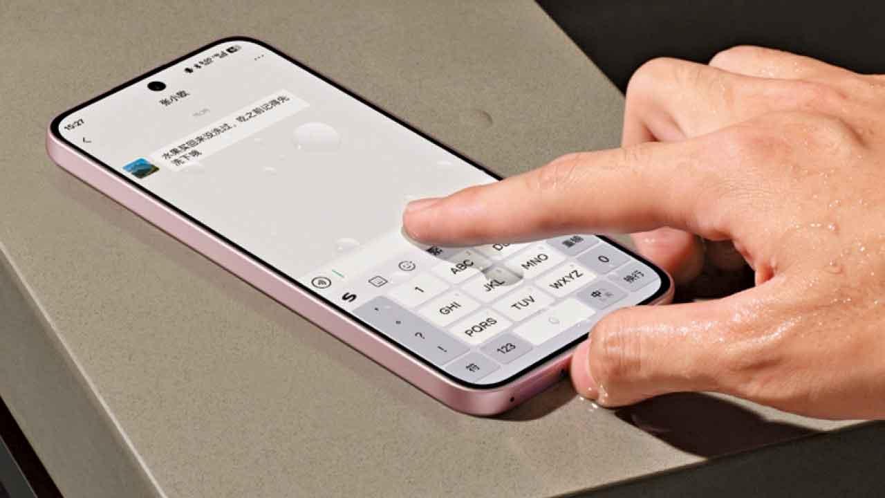 AMOLED屏幕支援濕手操控。