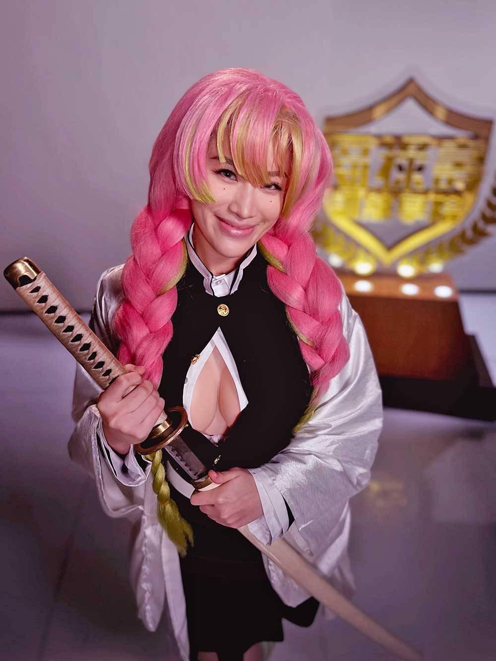 郭珮文戀柱造型