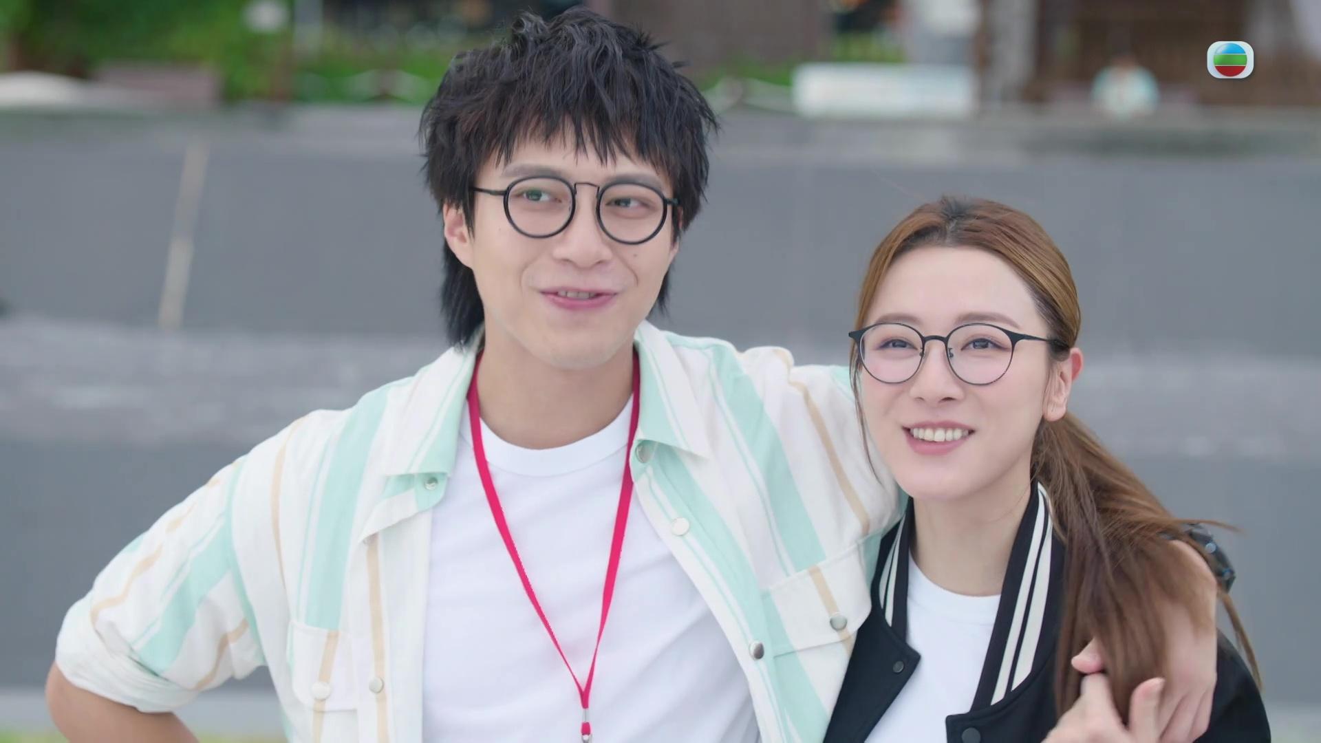 見到敏奕甜笑,網民指好似見到sunshine。