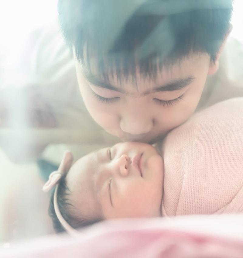 Coffee分享多張家人溫馨照。