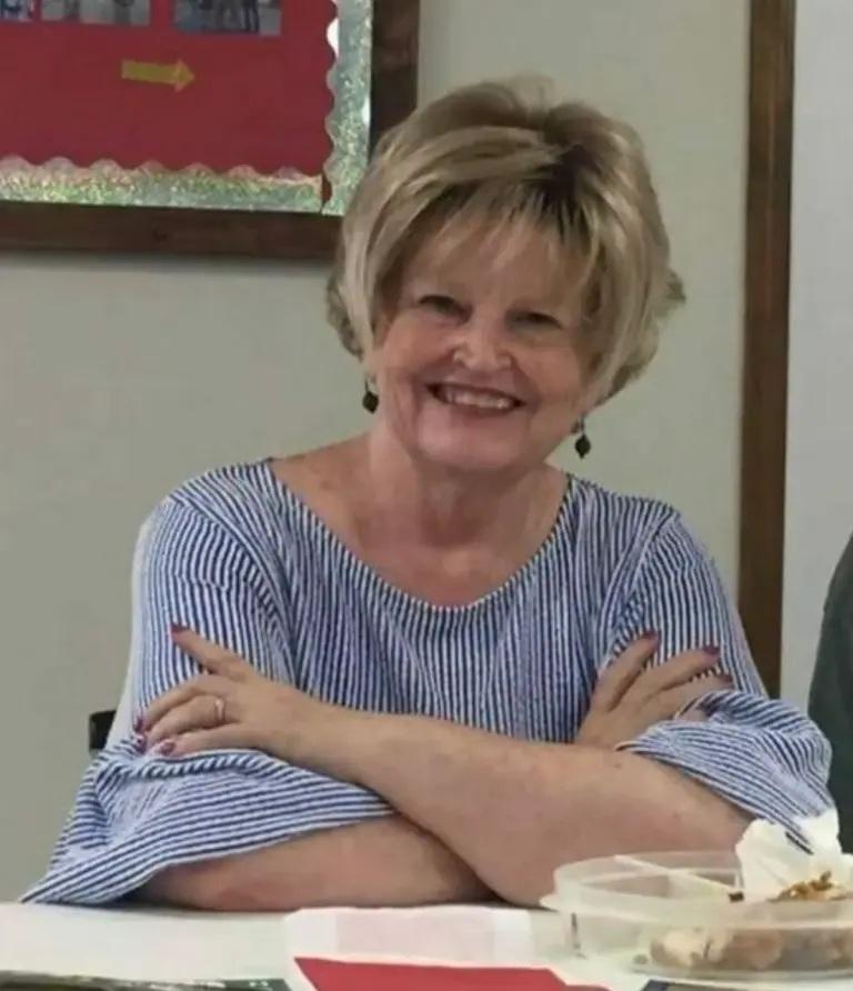 霍士新聞前主播持刀殺80歲母親 滿身鮮血衝出屋稱弒母為自保