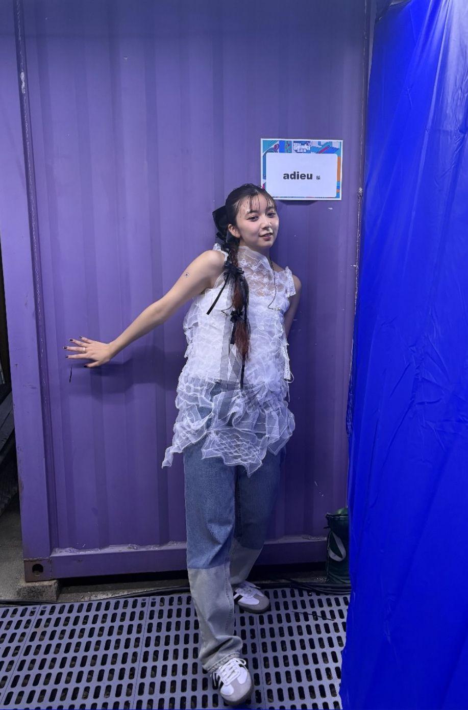 上白石萌歌分享後台照。