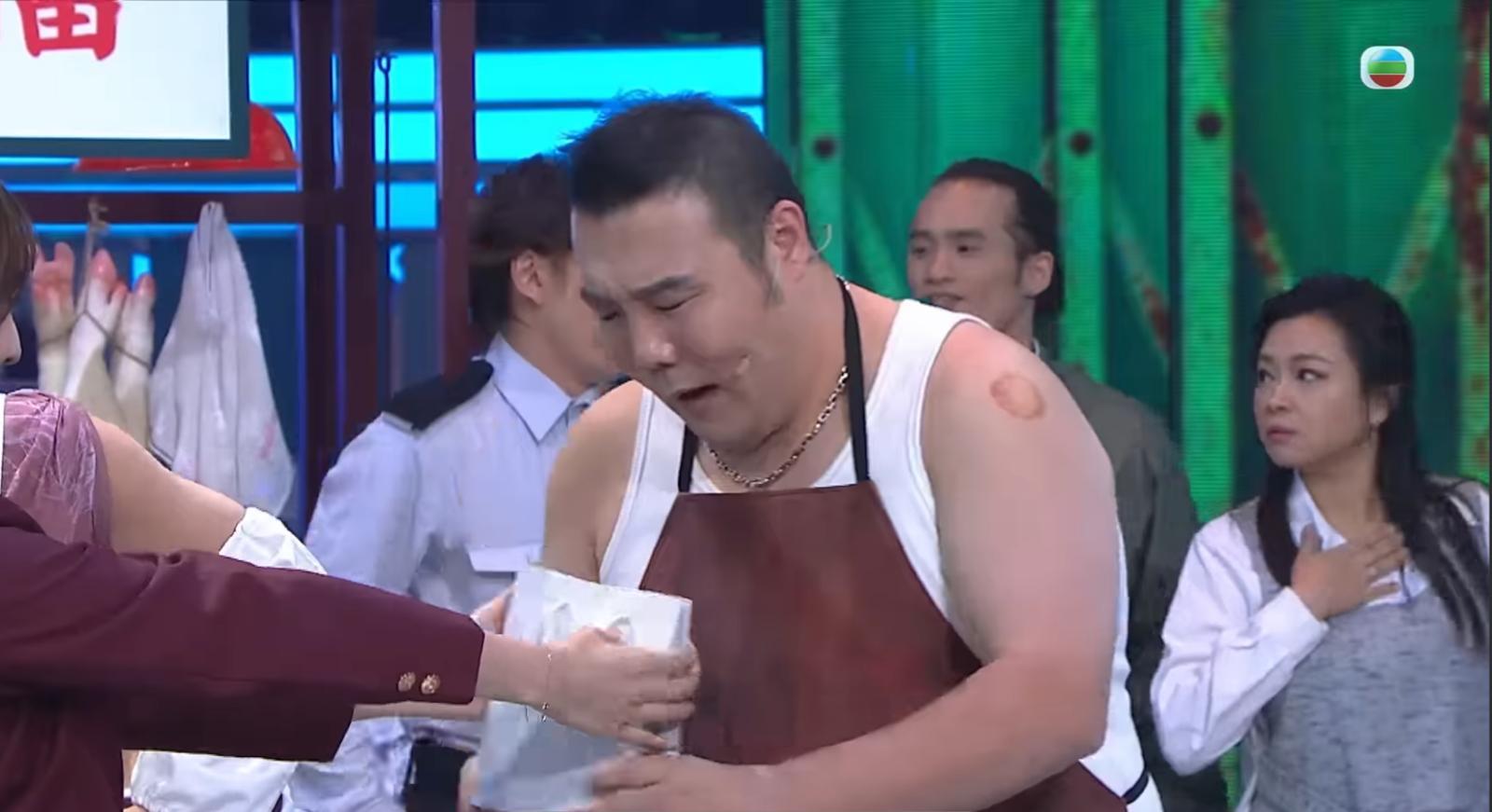 劉洋為演豬肉佬專登拔罐。