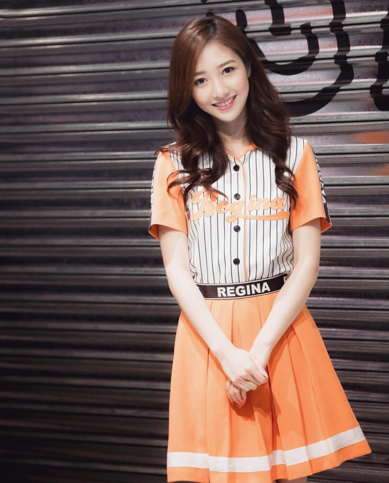 何依婷入行時曾主持兒童節目。