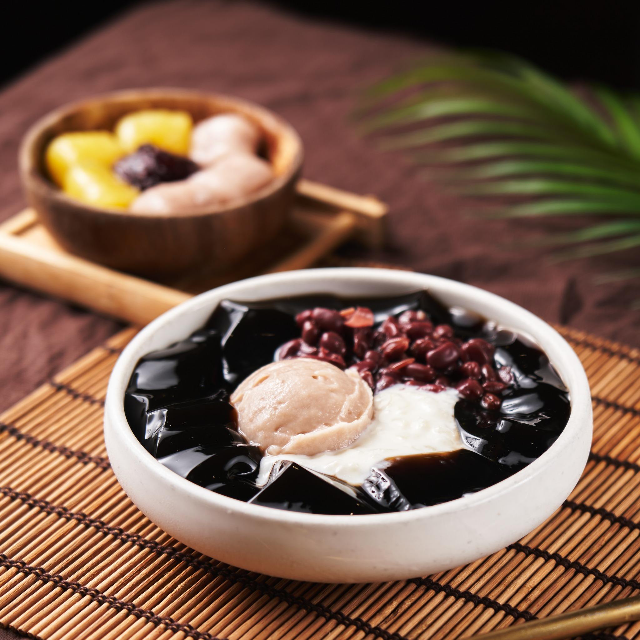 芋泥嫩仙草盛盤