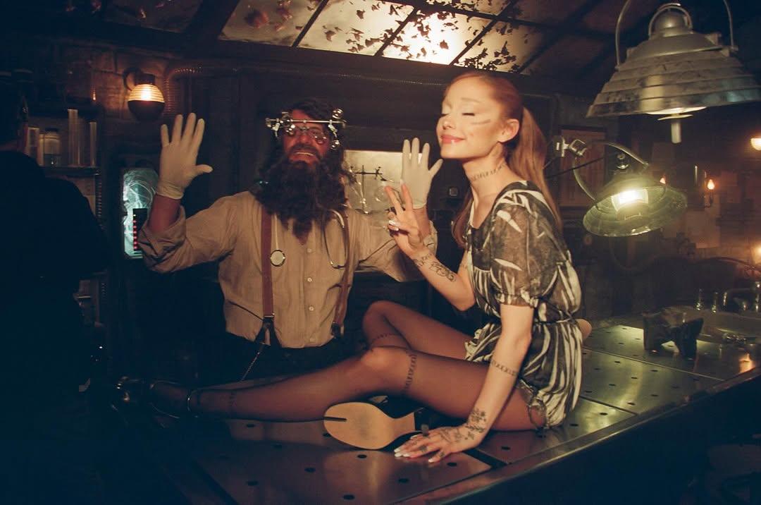 Ariana Grande鼓勵自己身體自己話事,不要在乎別人評價。