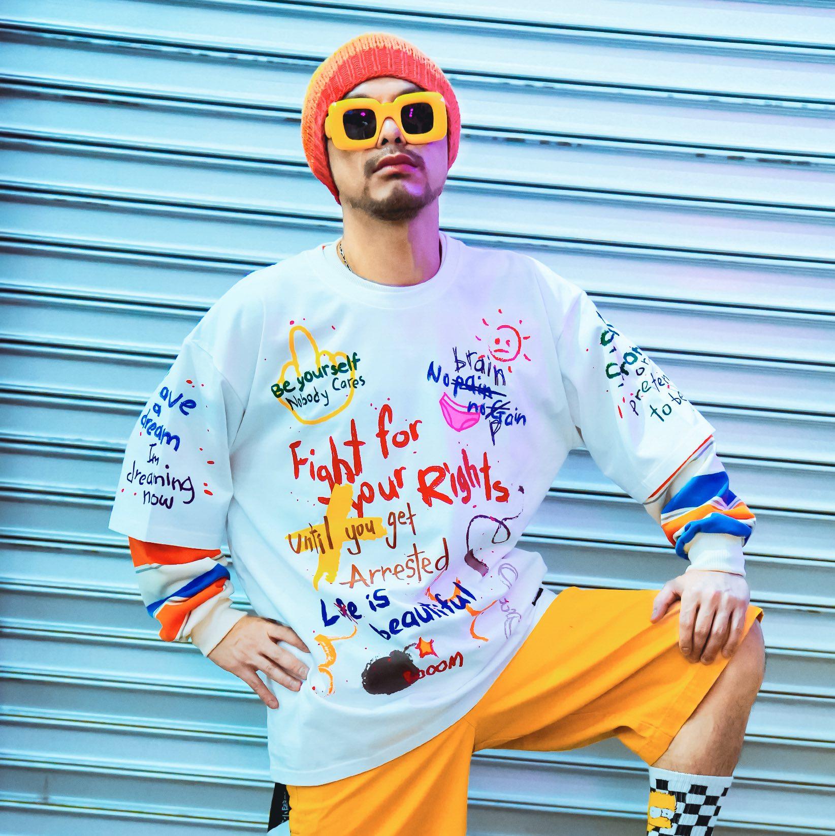 馬來西亞歌手黃明志,事發後準備離開現場被捕。