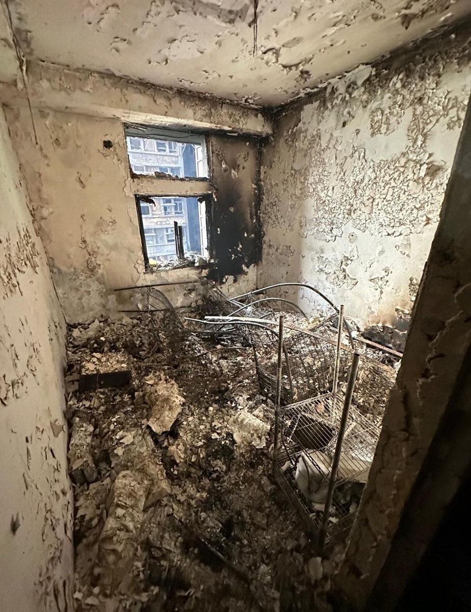 大埔宏福苑五級火發生後,部分單位內部已燒至滿目瘡痍。(網上圖片)