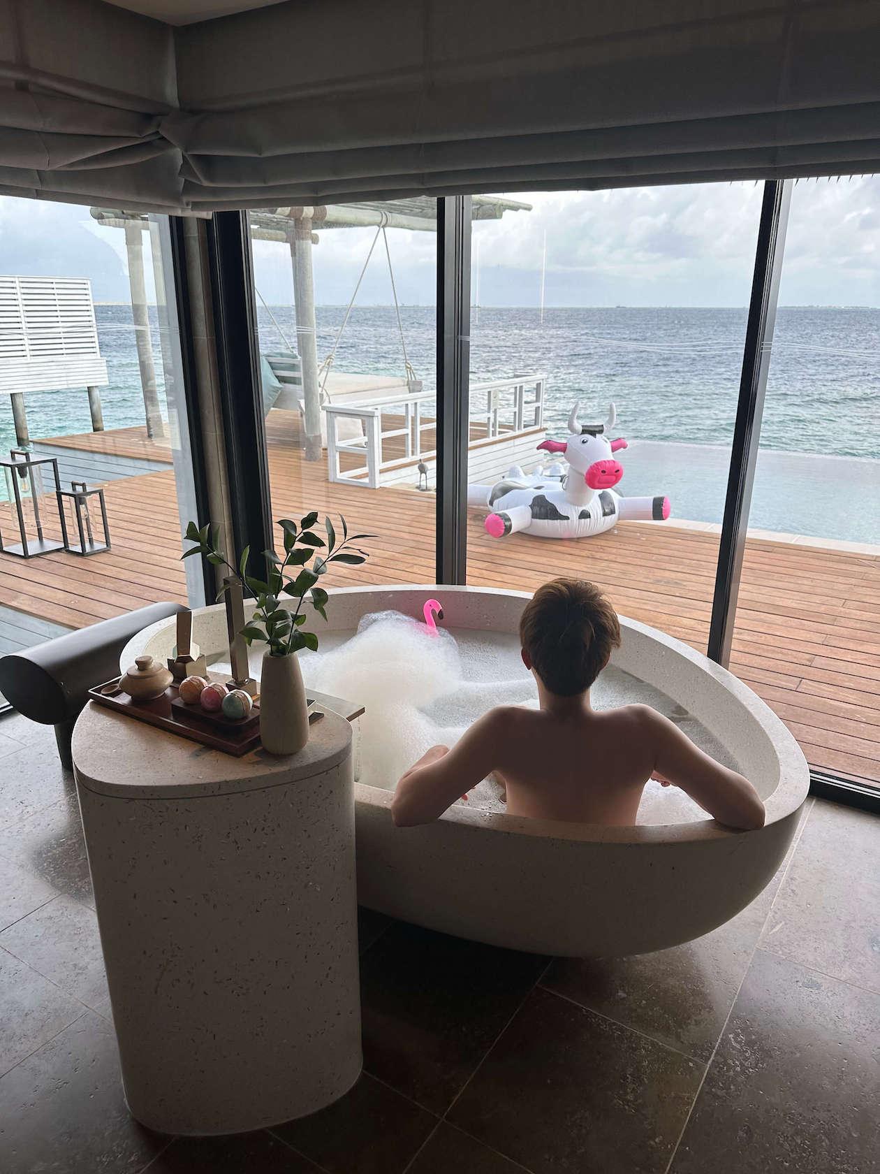 旅遊界KOL「小斯」Facebook Followers近50萬。