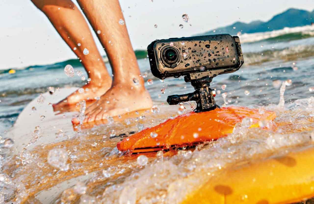 支援15米裸機防水,配合潛水殼可深至50米。