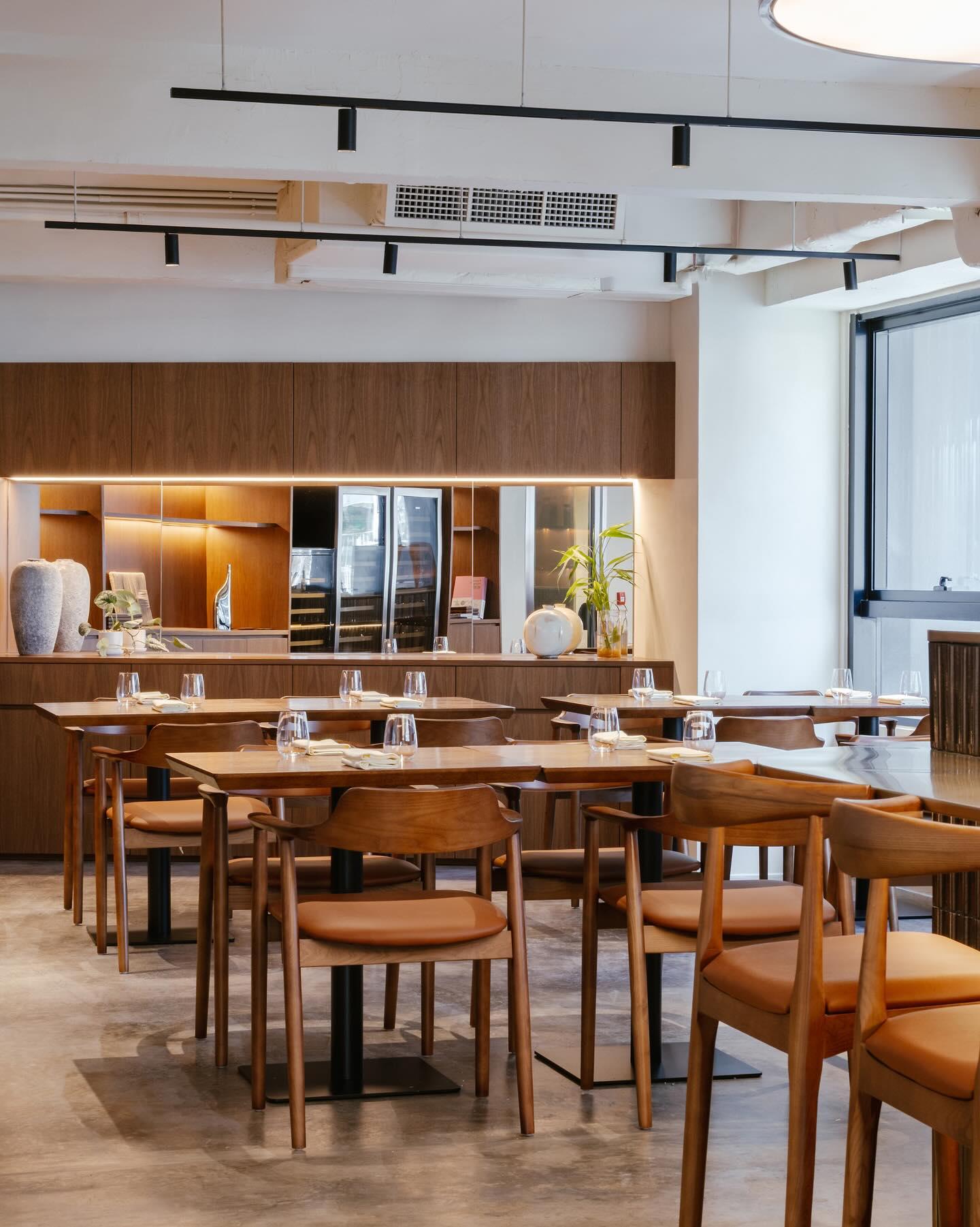 店內裝潢簡潔,由行政總廚林曉斌呈現Barry Quek的烹飪理念。