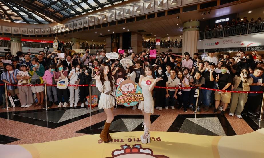 Winka與Candy與粉絲一同預祝聖誕,並親手為遊戲勝出者送上應節禮物。