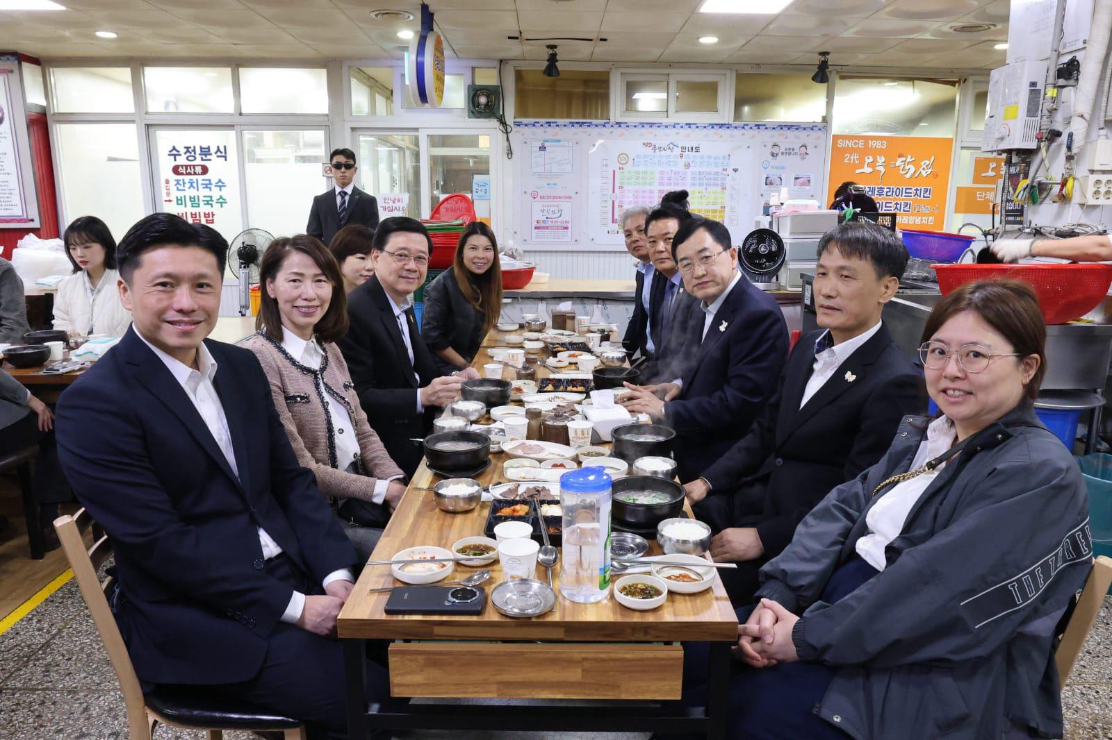 李家超和慶州市市長朱洛榮共進早餐。(李家超FB)