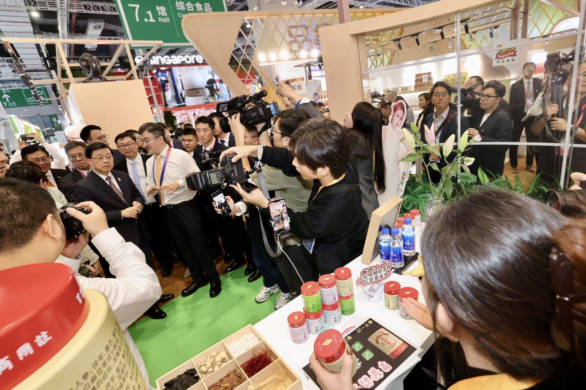行政長官李家超在上海出席進博會(李家超FB)