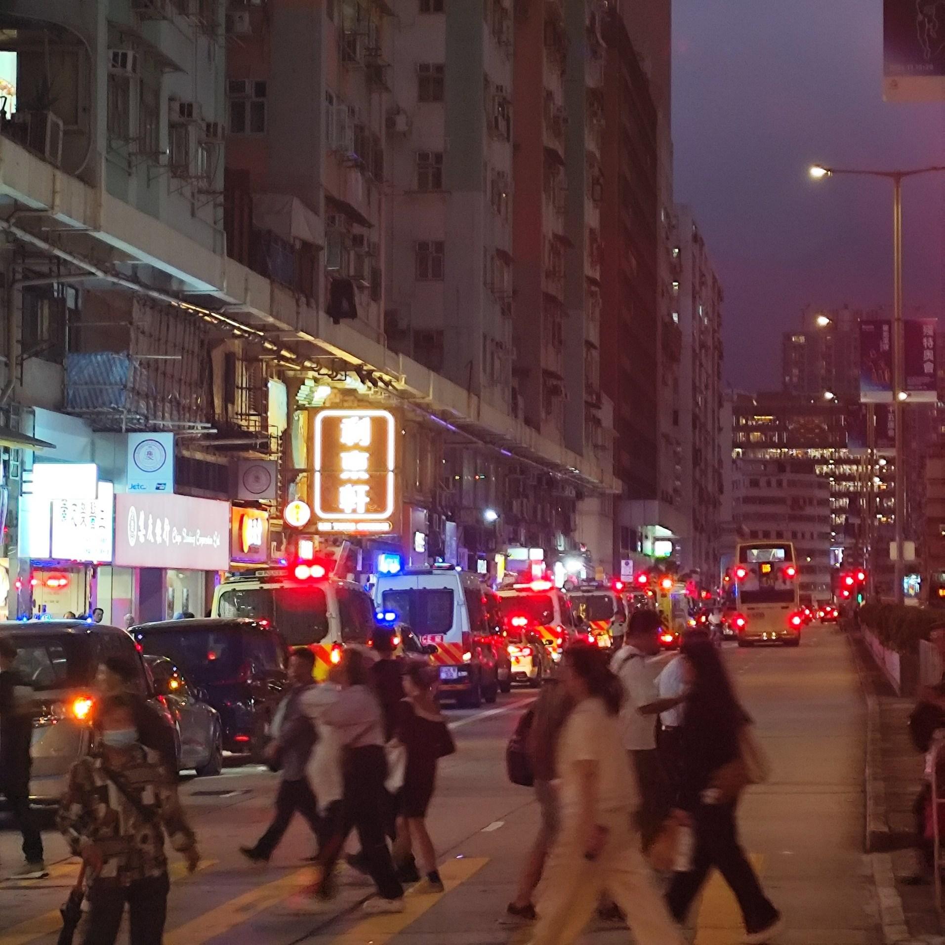 土瓜灣道兩名海關人員執勤遭斬傷,疑犯在逃。(D18 - 九龍城友)