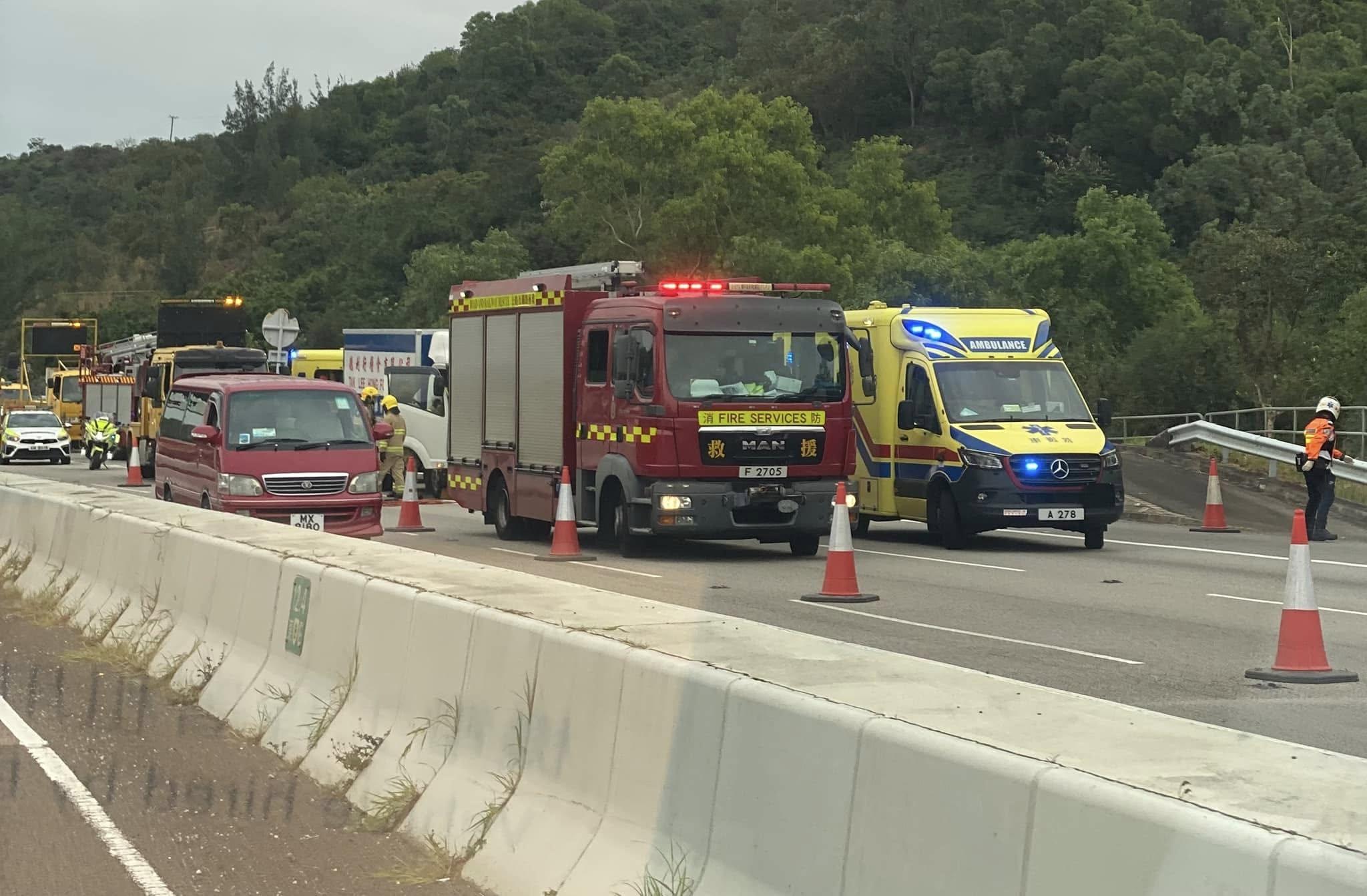 北大嶼山公路發生車禍。(fb「車cam L(香港群組)」圖片)