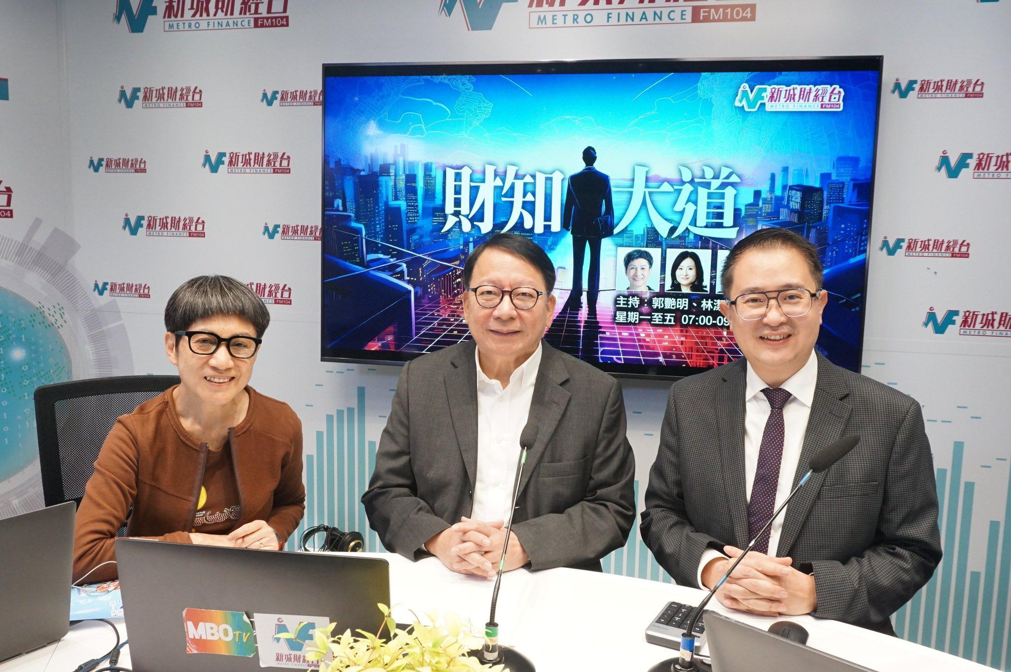 立法會選舉12月7日舉行,政務司司長陳國基在新城電台節目呼籲選民行使公民權利。(陳國基fb)